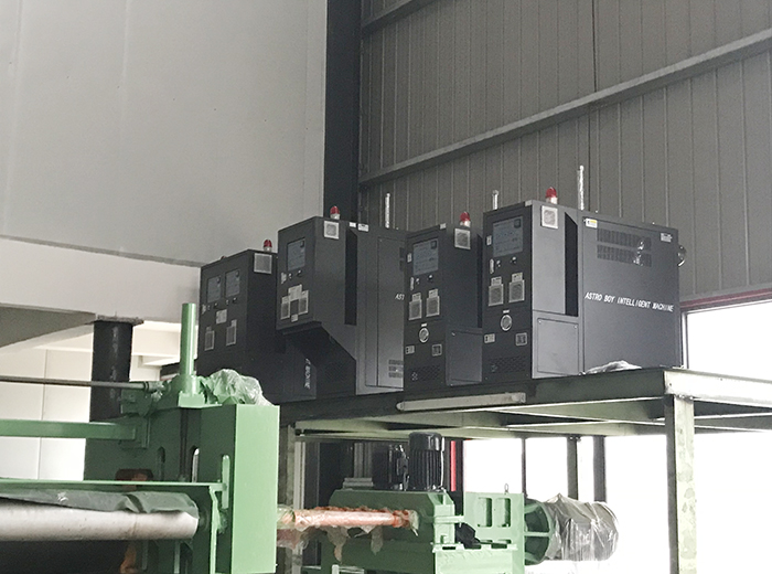 复合、压延现场